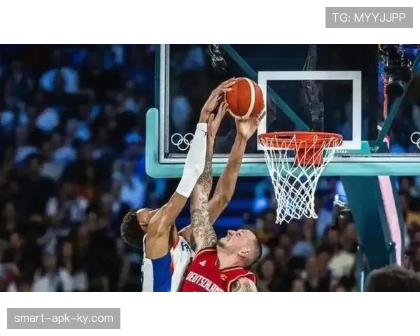 篮球规则中封盖犯规判定的执行标准是什么裁判如何把握